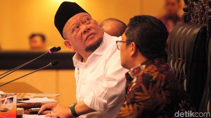 La Nyalla Mattalitti Pimpin Sidang Paripurna DPD RI DPD RI menggelar sidang paripurna di kompleks Parlemen, Jakarta. Sidang itu dipimpin oleh Ketua DPD RI La Nyalla Mattalitti.