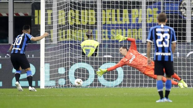 Lautaro Martinez mencetak gol penyama kedudukan 1-1 lewat eksekusi penalti
