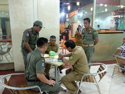 Satpol PP Medan Ciduk 7 ASN yang Keluyuran Saat Jam Kerja