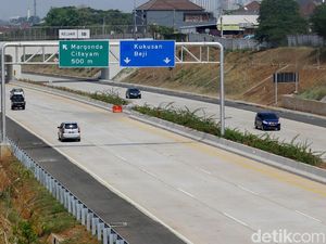 Sudah Dibuka, Mobil Lalu-lalang di Tol Cijago Seksi II