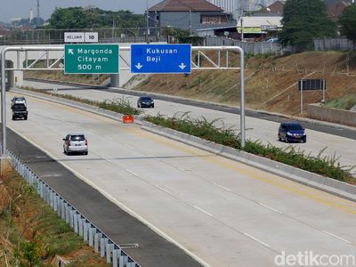 Sudah Dibuka, Mobil Lalu-lalang di Tol Cijago Seksi II