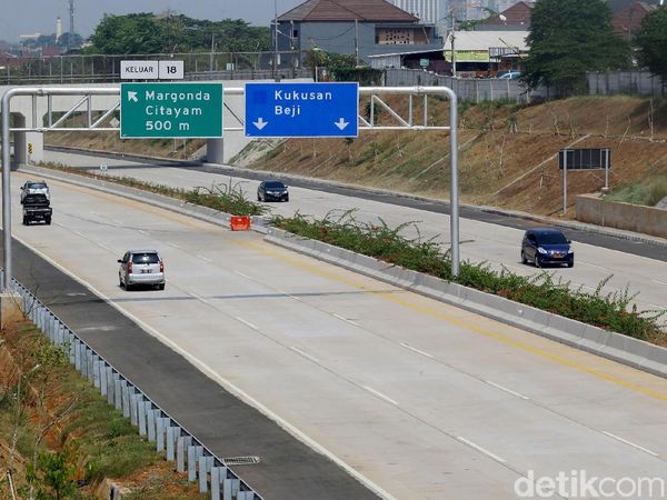 Sudah Dibuka, Mobil Lalu-lalang di Tol Cijago Seksi II