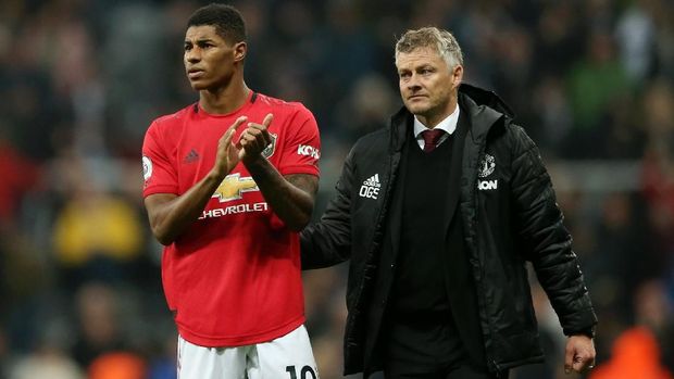 Beda Bos MU dan Liverpool : Satu Ambil Gaji, yang Lainnya Tidak