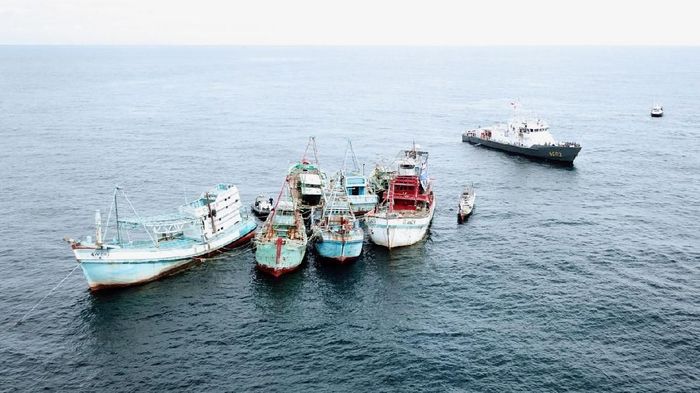 Penenggelaman kapal maling ikan/Foto: Istimewa/Kementerian Kelautan dan Perikanan
