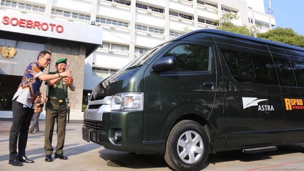 Mobil HiAce untuk RSPAD Gatot Soebroto