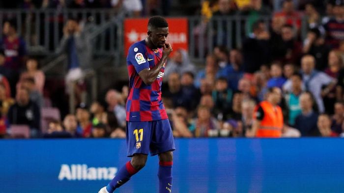 Ousmane Dembele diganjar kartu merah saat Barcelona melawan Sevilla. (Foto: Albert Gea/Reuters) Ousmane Dembele diganjar kartu merah saat Barcelona melawan Sevilla. (Foto: Albert Gea/Reuters)