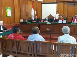 6 Terdakwa Jalani Sidang Perdana Amblesnya Jalan Gubeng Surabaya 6 Terdakwa Jalani Sidang Perdana Amblesnya Jalan Gubeng Surabaya