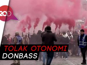Aksi Demo Ribuan Warga Ukraina Menentang Pemerintah