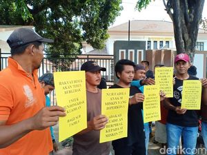 Soal Kasus Pemerkosaan, Puluhan Warga Datangi Kejari Probolinggo