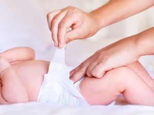 5 Kejadian Unik Tak Sengaja Makan Headset sampai Kotoran Bayi!