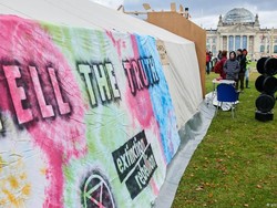 Aksi Sedunia Kelompok Pembela Iklim Extinction Rebellion Blokir Berlin