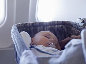 Bukan Bayi Menangis yang Bikin Pramugari Kesal, Tapi yang Ngadu Bukan Bayi Menangis yang Bikin Pramugari Kesal, Tapi yang Ngadu