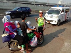 Bahaya yang Mengintai Bonceng Anak di Depan