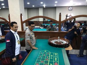 Panik Digerebek di Kasino di Apartemen Robinson, 1 Penjudi Tewas Loncat