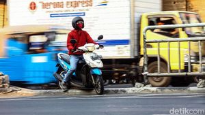 Duh, Demi Putar Balik Pemotor Nekat Hajar Pembatas Jalan