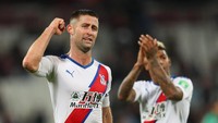 Gary Cahill menunjukkan kepemimpinannya untuk membawa Crystal Palace membalikkan keadaan atas West Ham United dan menang 2-1. (Foto: Catherine Ivill/Getty Images)