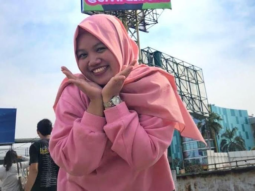 Niat Banget, Wanita Bekasi Viral Pasang Billboard Demi Di-Notice Idol Korea Niat Banget, Wanita Bekasi Viral Pasang Billboard Demi Di-Notice Idol Korea