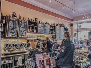 Bukan Sembarang Kafe, Ini Tempat J.K Rowling Pertama Kali Menulis Buku Harry Potter Bukan Sembarang Kafe, Ini Tempat J.K Rowling Pertama Kali Menulis Buku Harry Potter