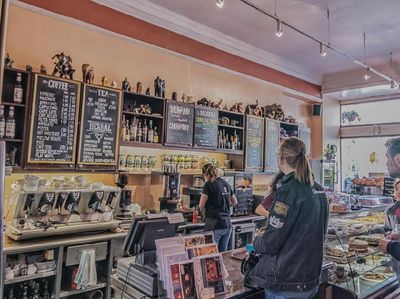 Bukan Sembarang Kafe, Ini Tempat J.K Rowling Pertama Kali Menulis Buku Harry Potter