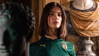 Tim nasional Italia meluncurkan jersey edisi spesial berwarna hijau, yang akan dikenakan lawan Yunani pada akhir pekan ini. (Foto: Instagram @pumafootball)