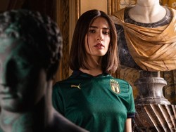 Tim nasional Italia meluncurkan jersey edisi spesial berwarna hijau, yang akan dikenakan lawan Yunani pada akhir pekan ini. (Foto: Instagram @pumafootball)