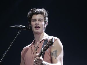Momen Shawn Mendes Bikin Penonton Histeris di Jakarta Momen Shawn Mendes Bikin Penonton Histeris di Jakarta