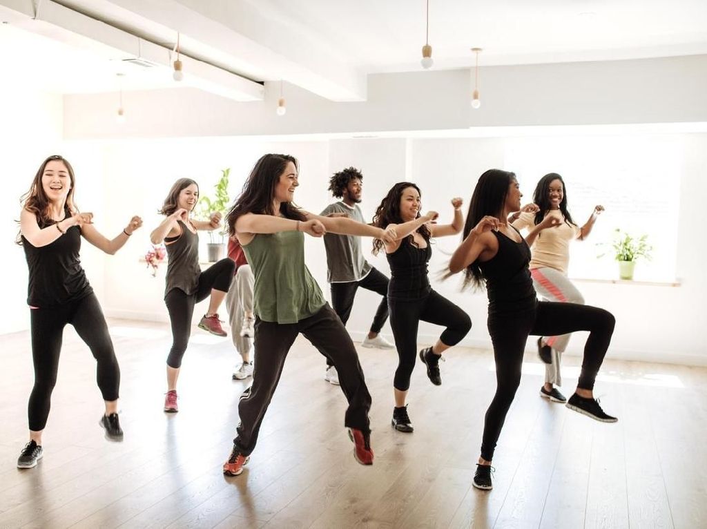 Zumba Ramai-ramai di Tengah Pandemi Disemprot Pemkot Zumba Ramai-ramai di Tengah Pandemi Disemprot Pemkot