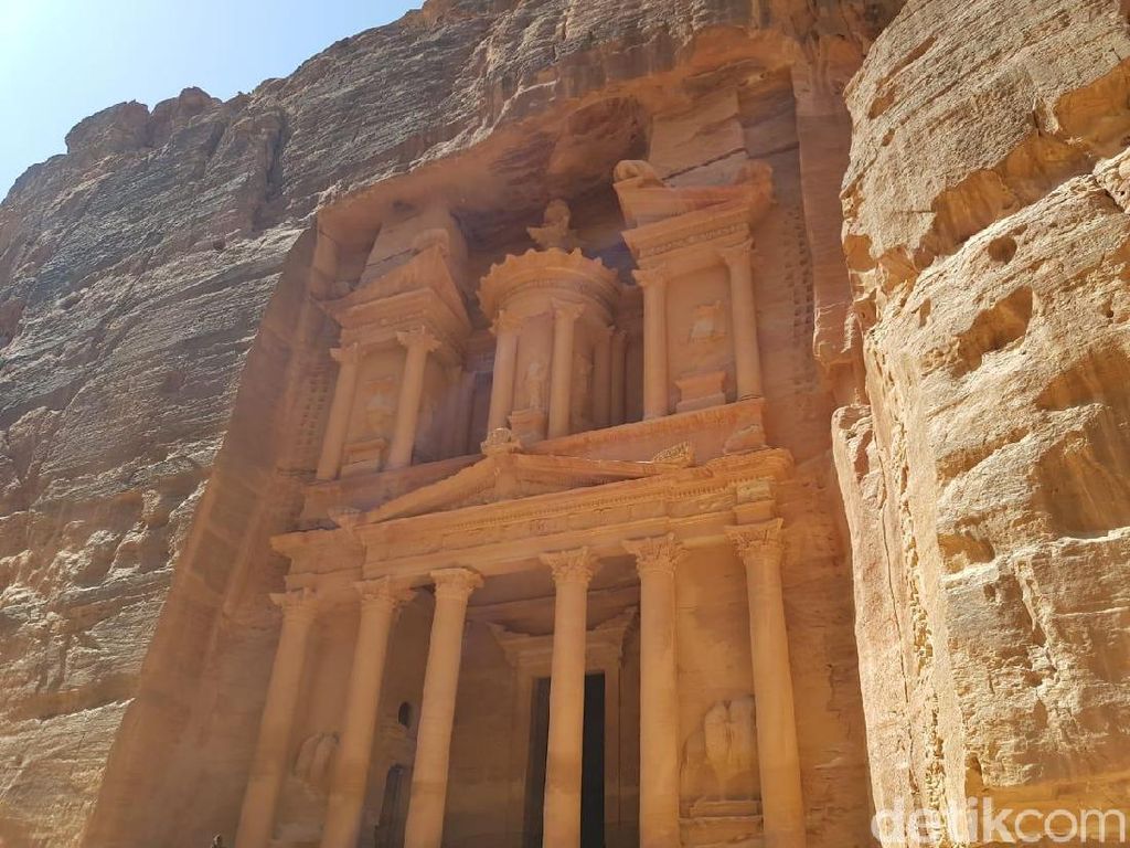Melihat Lebih Dekat Petra, Kota yang Dipahat di Batu