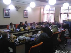 72 Ribu Keanggotaan BPJS Warga Kota Surabaya Dinonaktifkan 72 Ribu Keanggotaan BPJS Warga Kota Surabaya Dinonaktifkan