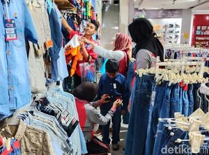 Endri Bocah Pemalang Penjual Kue Keliling Kini Tak Lagi Sendiri Endri Bocah Pemalang Penjual Kue Keliling Kini Tak Lagi Sendiri