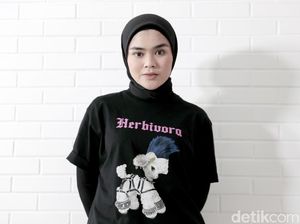 Sivia Azizah: Berhijab Tetap Bisa Jadi Diri Sendiri Sivia Azizah: Berhijab Tetap Bisa Jadi Diri Sendiri