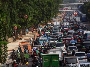 PDIP Kritik Pelebaran Trotoar di DKI Makan Lebar Jalan: Tambah Macet PDIP Kritik Pelebaran Trotoar di DKI Makan Lebar Jalan: Tambah Macet