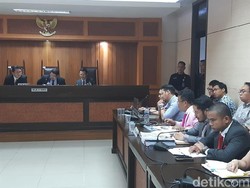 Bela Grab di Sidang KPPU, Hotman Minta Anggota Majelis Diganti