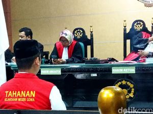 Dosen UNM Pembunuh Siti Zulaiha Dituntut 14 Tahun Penjara Dosen UNM Pembunuh Siti Zulaiha Dituntut 14 Tahun Penjara