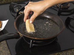 Tak Hanya Sebabkan Kolesterol, Minyak Juga Berguna Bagi Tubuh