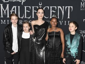 Foto: Gaya Kompak Jolie dan Anak-anaknya di Premier Maleficent 2 Foto: Gaya Kompak Jolie dan Anak-anaknya di Premier Maleficent 2