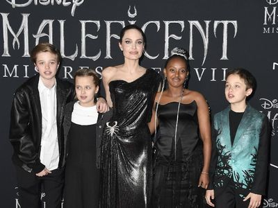 Foto: Gaya Kompak Jolie dan Anak-anaknya di Premier Maleficent 2