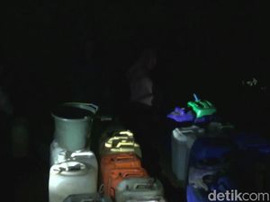 Perjuangan Warga Pasuruan yang Begadang sampai Subuh demi Air Bersih