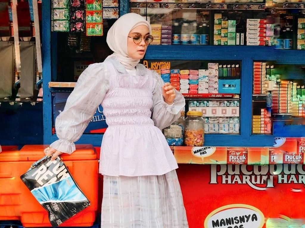 Kisah Hijrah Tantri Namirah, Rezeki Tak Terduga Datang Setelah Berhijab Kisah Hijrah Tantri Namirah, Rezeki Tak Terduga Datang Setelah Berhijab