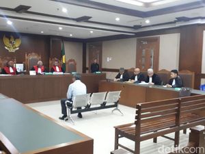 Sabet Hakim Saat Sidang, Pengacara TW Didakwa Pasal Penganiayaan Sabet Hakim Saat Sidang, Pengacara TW Didakwa Pasal Penganiayaan