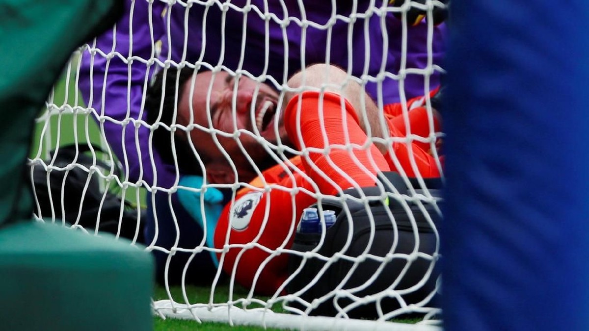 Cedera dislokasi siku, Hugo Lloris tidak akan main lagi di sisa tahun 2019 (Foto: Andrew Couldridge/Action Images via Reuters)