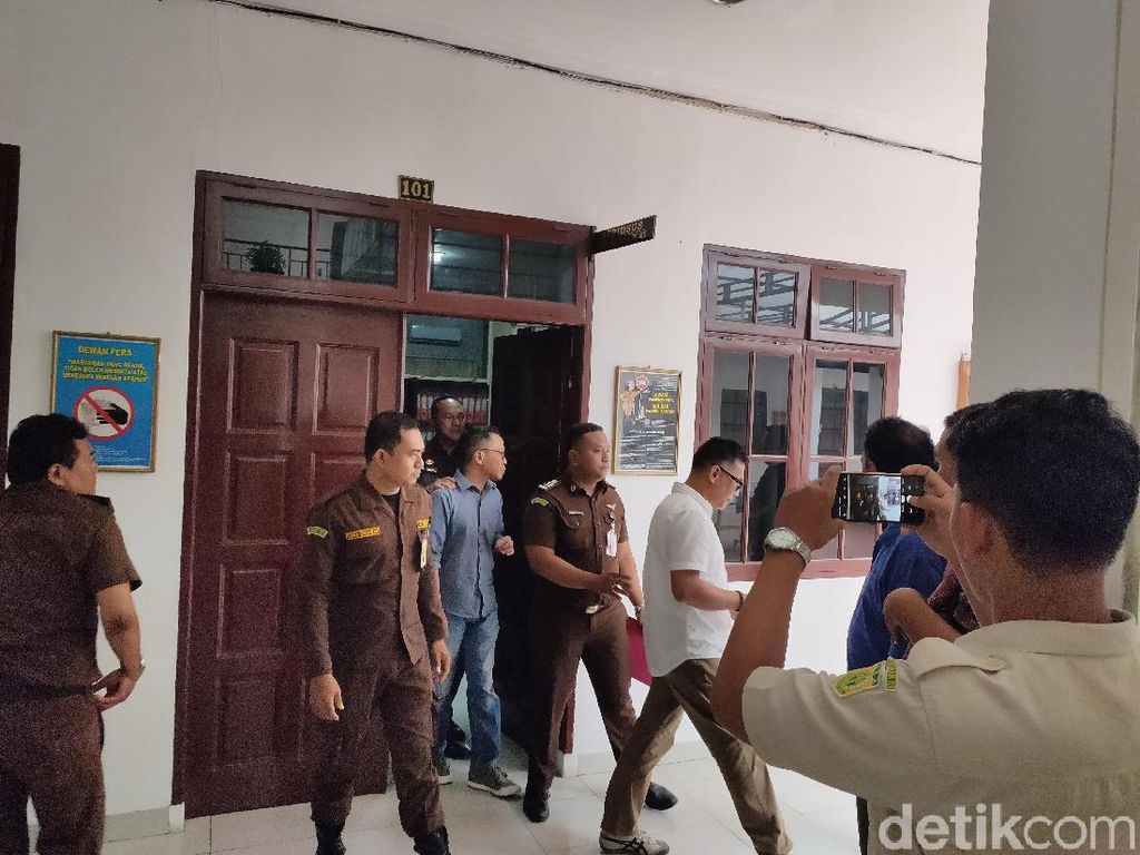 Proyek Runway Bandara Lasondre Diduga Dikorupsi, 2 Orang Ditahan Proyek Runway Bandara Lasondre Diduga Dikorupsi, 2 Orang Ditahan
