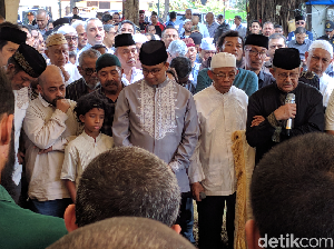 Anies Kenang Mendiang Bibinya: Beliau Simpul Keluarga Besar