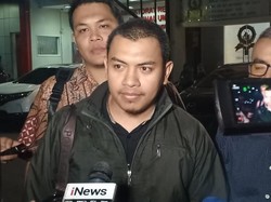 Dicecar 18 Pertanyaan, Munarman Ditanya soal WA Tersangka Penganiayaan Ninoy