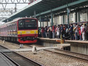 Perbaikan LAA Selesai, KCI Masih Urai Antrean KRL Masuk Stasiun Manggarai