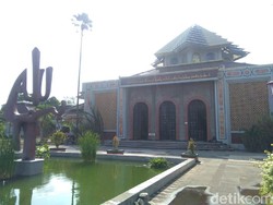 Bantah Takmir, UGM: Kuliah Umum UAS Dibatalkan Bukan karena Desakan Alumni