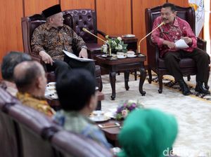 Ketua DPD Terima Forum Staf Ahli Kepala Daerah Ketua DPD Terima Forum Staf Ahli Kepala Daerah