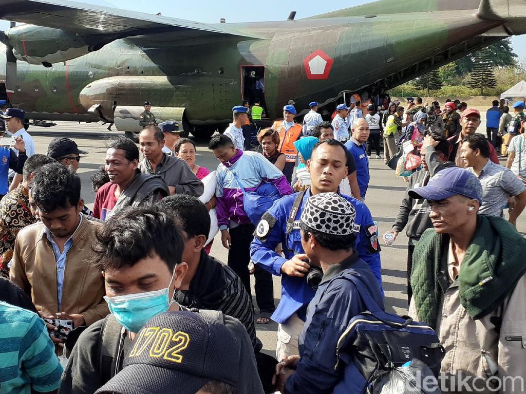 Pemkab Malang Beri Trauma Healing Bagi Pengungsi Wamena yang Pulang Pemkab Malang Beri Trauma Healing Bagi Pengungsi Wamena yang Pulang