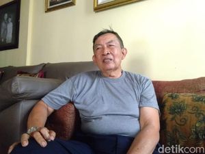 UGM Batalkan Kuliah Umum UAS, Ketua Takmir Masjid Kampus Buka Suara UGM Batalkan Kuliah Umum UAS, Ketua Takmir Masjid Kampus Buka Suara