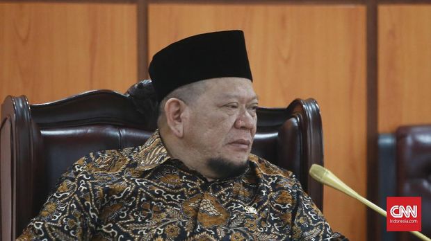 Ketua DPD RI AA Lanyalla Mahmud Mattalitti saat menerima audiensi Forum Staf Ahli Kepala Daerah (FORSAKADA) seluruh Indonesia di kantor DPD RI,  gedung MPR/DPR RI. Jakarta. Rabu 9 Oktober 2019.CNN Indonesia/Andry Novelino